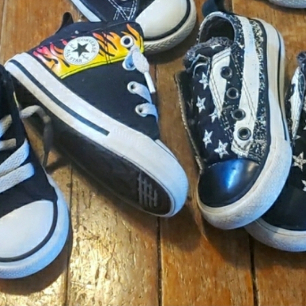 Size 6 Converse toddler